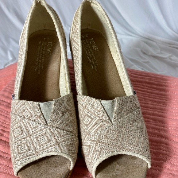 Tom’s open toe wedge, cork heel, size 8 - Picture 2 of 10